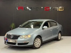 Ljusblå Begagnad 2005 VW Passat Sedan | 25 000 kr (Marknadspris)