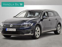 Mörkblå Begagnad 2016 VW Passat GTE Kombi | 168 800 kr (Marknadspris)