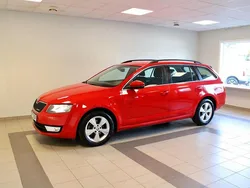 Röd Begagnad 2015 Skoda Octavia Kombi | 109 900 kr (Marknadspris)