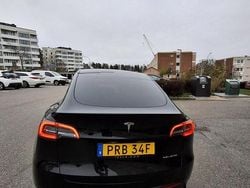 Svart Begagnad 2024 Tesla Model Y Long Range AWD SUV | 400 000 kr (Marknadspris)