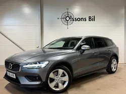 Grå Begagnad 2020 Volvo V60 CC Kombi | 279 900 kr (Marknadspris)
