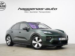 Oak green metallic Begagnad 2024 Porsche Macan 4 Electric SUV | 925 000 kr