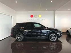 Svart Begagnad 2017 Porsche Cayenne S SUV | 449 900 kr