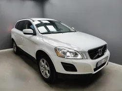 Vit Begagnad 2011 Volvo XC60 Momentum SUV | 109 900 kr (Marknadspris)