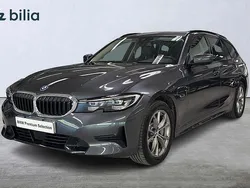 Grå Begagnad 2021 BMW 330e Sport Line Kombi | 346 900 kr (Marknadspris)
