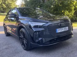 Svart Begagnad 2022 Audi Q4 e-tron Comfort SUV | 419 000 kr (Marknadspris)