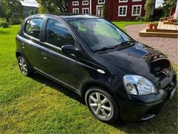 Svart Begagnad 2005 Toyota Yaris Halvkombi | 13 000 kr (Superpris)
