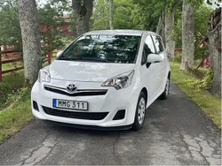Vit Begagnad 2014 Toyota Verso-S Multidrive S Minibuss | 130 000 kr (Dyr)