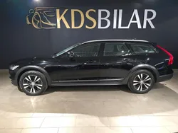 Svart Begagnad 2019 Volvo V90 CC Momentum Kombi | 259 900 kr (Marknadspris)