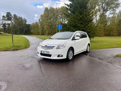 Vit Begagnad 2010 Toyota Verso Minibuss | 63 495 kr (Marknadspris)