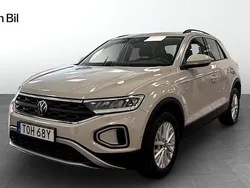 Grå Begagnad 2022 VW T-Roc Life SUV | 264 900 kr (Marknadspris)