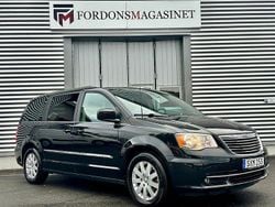 Svart Begagnad 2013 Chrysler Town & Country Minibuss | 89 800 kr
