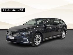 Mörkgrå Begagnad 2020 VW Passat GTE Kombi | 214 900 kr (Marknadspris)