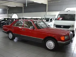 Röd Begagnad 1984 Mercedes S280 Sedan | 159 900 kr