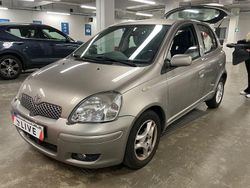 Silver Begagnad 2004 Toyota Yaris Halvkombi | 59 900 kr (Dyr)