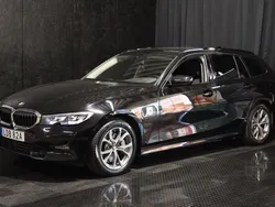Svart Begagnad 2020 BMW 330e Sport Line Kombi | 259 500 kr (Marknadspris)