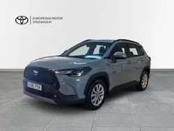 Grå Begagnad 2024 Toyota Corolla Cross Active SUV | 384 900 kr (Marknadspris)