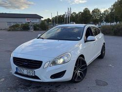 Vit Begagnad 2013 Volvo V60 Momentum Kombi | 75 000 kr (Marknadspris)