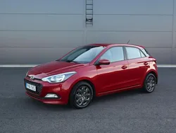 Röd Begagnad 2017 Hyundai i20 Comfort Halvkombi | 89 000 kr (Marknadspris)