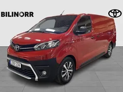 Röd Begagnad 2023 Toyota Proace Van | 409 900 kr (Marknadspris)