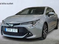 Grå Begagnad 2022 Toyota Corolla Hybrid Halvkombi | 214 900 kr