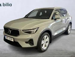 Grå Begagnad 2023 Volvo XC40 Core SUV | 349 000 kr (Marknadspris)
