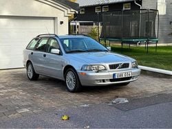Grå Begagnad 2003 Volvo V40 Kombi | 49 900 kr