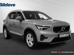 Grå Begagnad 2023 Volvo XC40 Core SUV | 339 900 kr (Marknadspris)