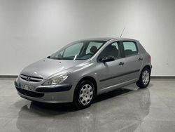 Ljusgrå (grå) Begagnad 2004 Peugeot 307 Halvkombi | 17 900 kr (Marknadspris)