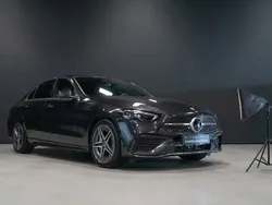 Grå (grafitgrå metallic) Begagnad 2023 Mercedes C300e AMG line Sedan | 499 000 kr (Marknadspris)
