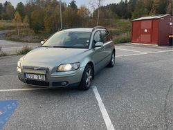 Grön Begagnad 2006 Volvo V50 Kinetic Kombi | 27 000 kr (Marknadspris)