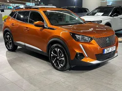Orange Begagnad 2021 Peugeot e-2008 Allure SUV | 199 900 kr (Marknadspris)