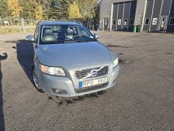 Blå Begagnad 2011 Volvo V50 Summum Kombi | 49 000 kr (Marknadspris)