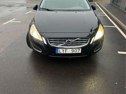 Svart Begagnad 2012 Volvo V60 Summum Kombi | 52 000 kr (Marknadspris)