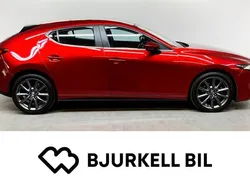 Röd Begagnad 2021 Mazda 3 Halvkombi | 239 900 kr (Marknadspris)