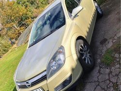 Gul Begagnad 2004 Opel Astra Halvkombi | 42 900 kr (Marknadspris)