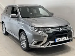 Grå Begagnad 2019 Mitsubishi Outlander P-HEV SUV | 179 900 kr (Marknadspris)