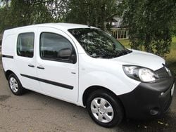 Vit Begagnad 2021 Renault Kangoo Minibuss | 122 500 kr (Marknadspris)
