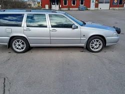 Grå Begagnad 2000 Volvo V70 Standard Kombi | 26 000 kr