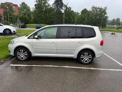 Brun Begagnad 2013 VW Touran Minibuss | 79 999 kr (Marknadspris)