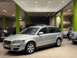 Ljusgrå (grå) Begagnad 2008 Volvo V50 Kinetic Kombi | 39 900 kr (Marknadspris)
