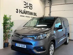 Mörkgrå (grå) Begagnad 2021 Toyota Proace City Van | 199 900 kr (Marknadspris)