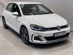 Vit (pure white) Begagnad 2020 VW Golf VIII GTE Sedan | 199 900 kr (Bra pris)