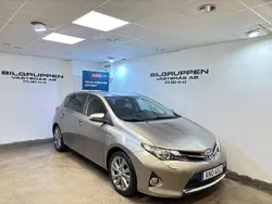 Brun Begagnad 2014 Toyota Auris Hybrid Halvkombi | 164 700 kr (Marknadspris)
