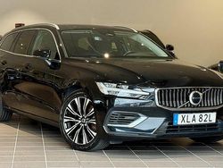 Svart Begagnad 2022 Volvo V60 Core Kombi | 342 900 kr (Marknadspris)