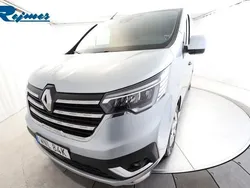 Grå (grå highland metallic kqa) Begagnad 2023 Renault Trafic Van | 314 800 kr (Marknadspris)