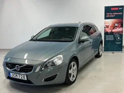Ljusblå (blå) Begagnad 2011 Volvo V60 Summum Kombi | 104 800 kr (Marknadspris)