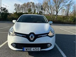 Vit Begagnad 2015 Renault Clio IV Halvkombi | 64 490 kr (Marknadspris)