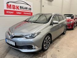 Ljusgrå (grå) Begagnad 2018 Toyota Auris Touring Sports Executive Kombi | 109 900 kr (Marknadspris)