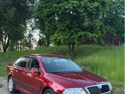 Röd Begagnad 2008 Skoda Octavia Halvkombi | 32 000 kr (Marknadspris)